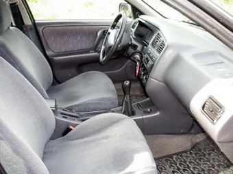 1998 Nissan Primera Pictures