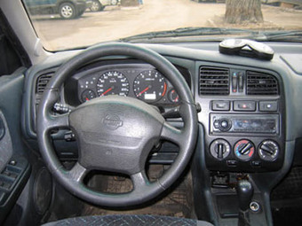 1998 Nissan Primera Photos