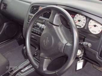 1998 Nissan Primera Pictures