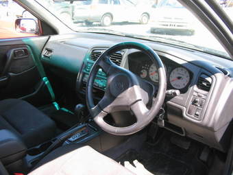 1999 Nissan Primera Photos