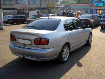 1999 Nissan Primera Pictures