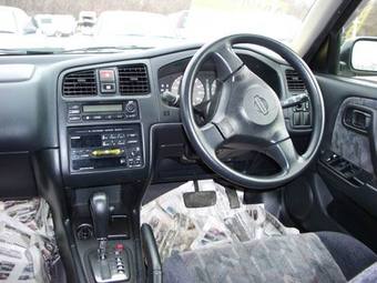 1999 Nissan Primera Photos
