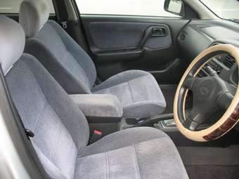 1999 Nissan Primera Pictures