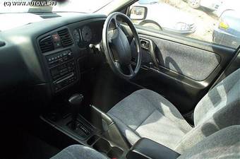 1999 Nissan Primera Photos