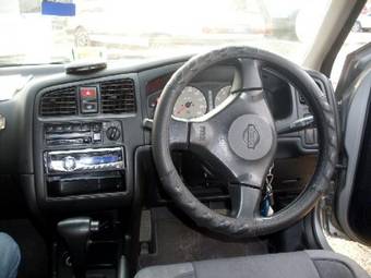 1999 Nissan Primera Photos