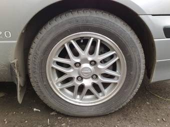 1999 Nissan Primera Images