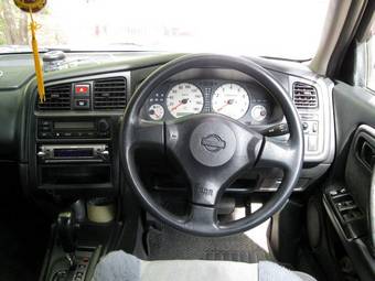 1999 Nissan Primera Photos