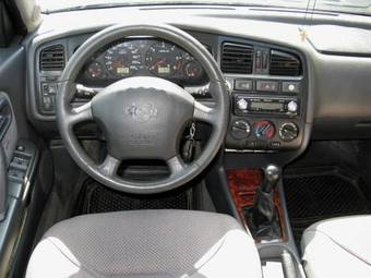 1999 Nissan Primera Photos