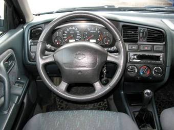 1999 Nissan Primera Pictures