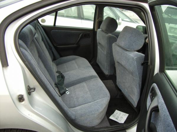 2000 Nissan Primera Pics