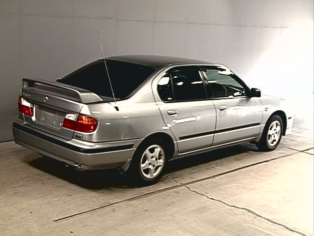 2000 Nissan Primera Images