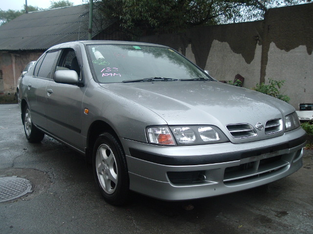 2000 Nissan Primera Pictures