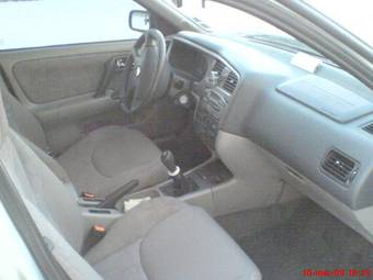 2000 Nissan Primera Images