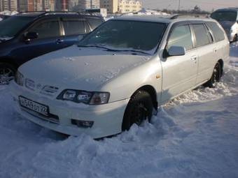2000 Nissan Primera Images