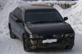 2000 Nissan Primera Photos