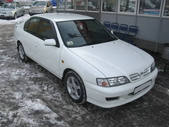 2000 Nissan Primera Pictures