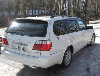 2000 Nissan Primera Pictures