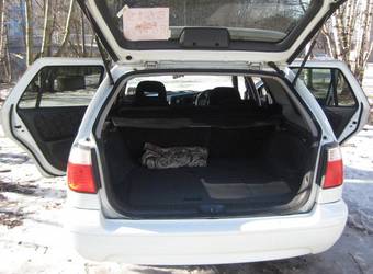 2000 Nissan Primera Pictures