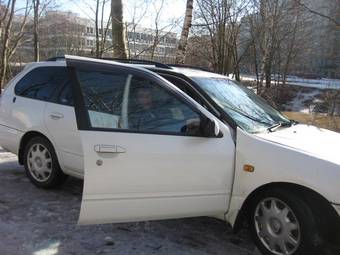 2000 Nissan Primera Photos