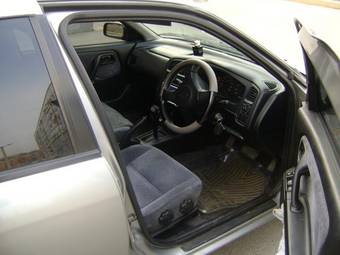 2000 Nissan Primera Pictures