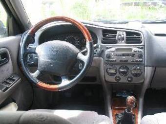 2000 Nissan Primera Photos