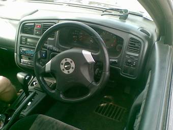 2000 Nissan Primera Pictures