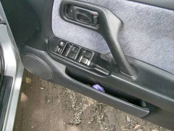2000 Nissan Primera Photos