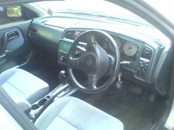 2000 Nissan Primera Pictures