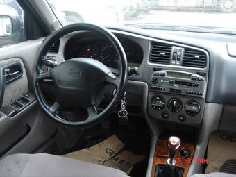 2000 Nissan Primera Pictures