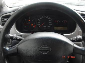 2000 Nissan Primera Photos