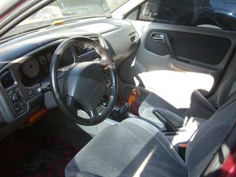 2000 Nissan Primera Pictures