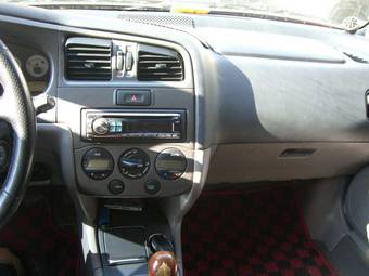 2000 Nissan Primera Photos