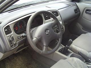 2001 Nissan Primera Pictures