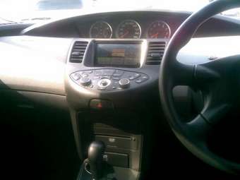 2001 Nissan Primera Pictures