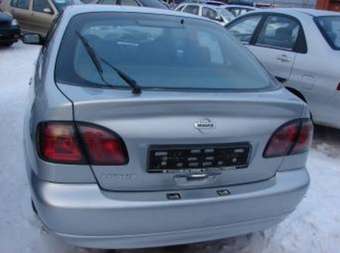 2001 Nissan Primera Pictures