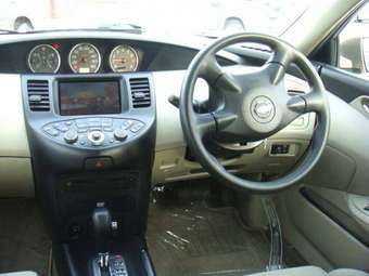 2001 Nissan Primera Pictures