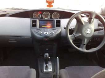 2001 Nissan Primera Pictures