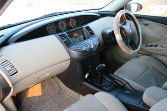2001 Nissan Primera Images