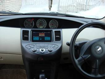 2001 Nissan Primera Pictures