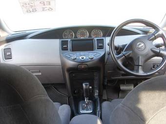 2001 Nissan Primera Images