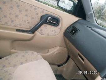 2001 Nissan Primera Photos