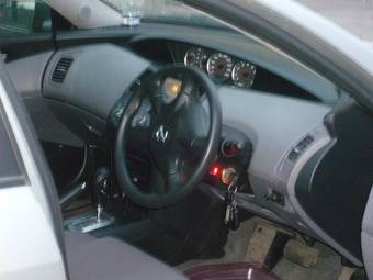 2001 Nissan Primera Pictures