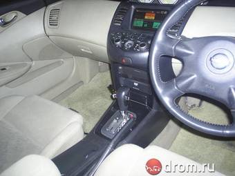 2001 Nissan Primera Pictures