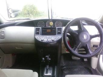 2001 Nissan Primera Photos