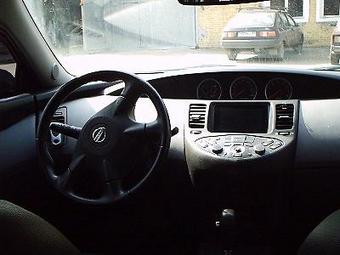 2002 Nissan Primera Pictures