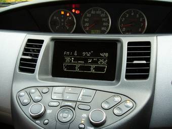 2002 Nissan Primera Photos