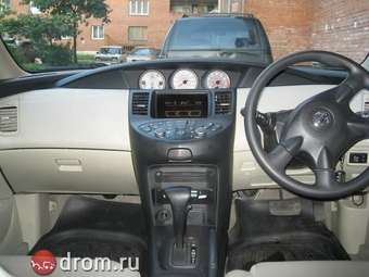 2002 Nissan Primera Pictures