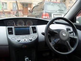 2002 Nissan Primera Photos