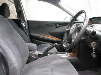 2002 Nissan Primera Photos