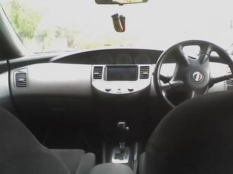 2002 Nissan Primera Pictures